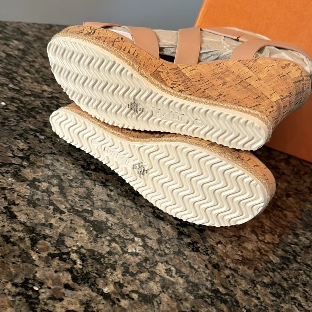 Unisa light pink wedge sandal NIB 9.5